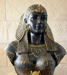 Cleopatra_s_Bust_1024x1024