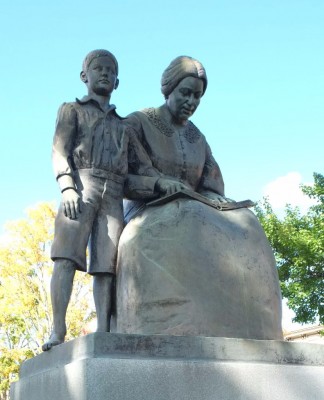 Edison-and-Mama-in-park-324×400