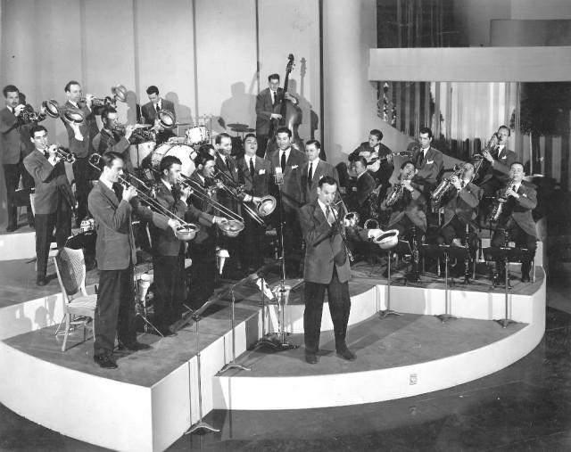 Glenn_Miller_Band-640×507